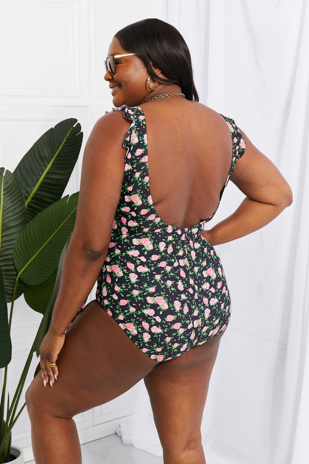 BLACK ONE PIECE SWIMSUIT